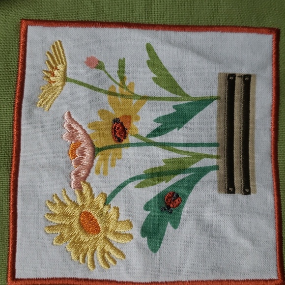 Design Imports NWT Kitchen Towel S/2 with Embroidered Flowers Design - Picture 6 of 8